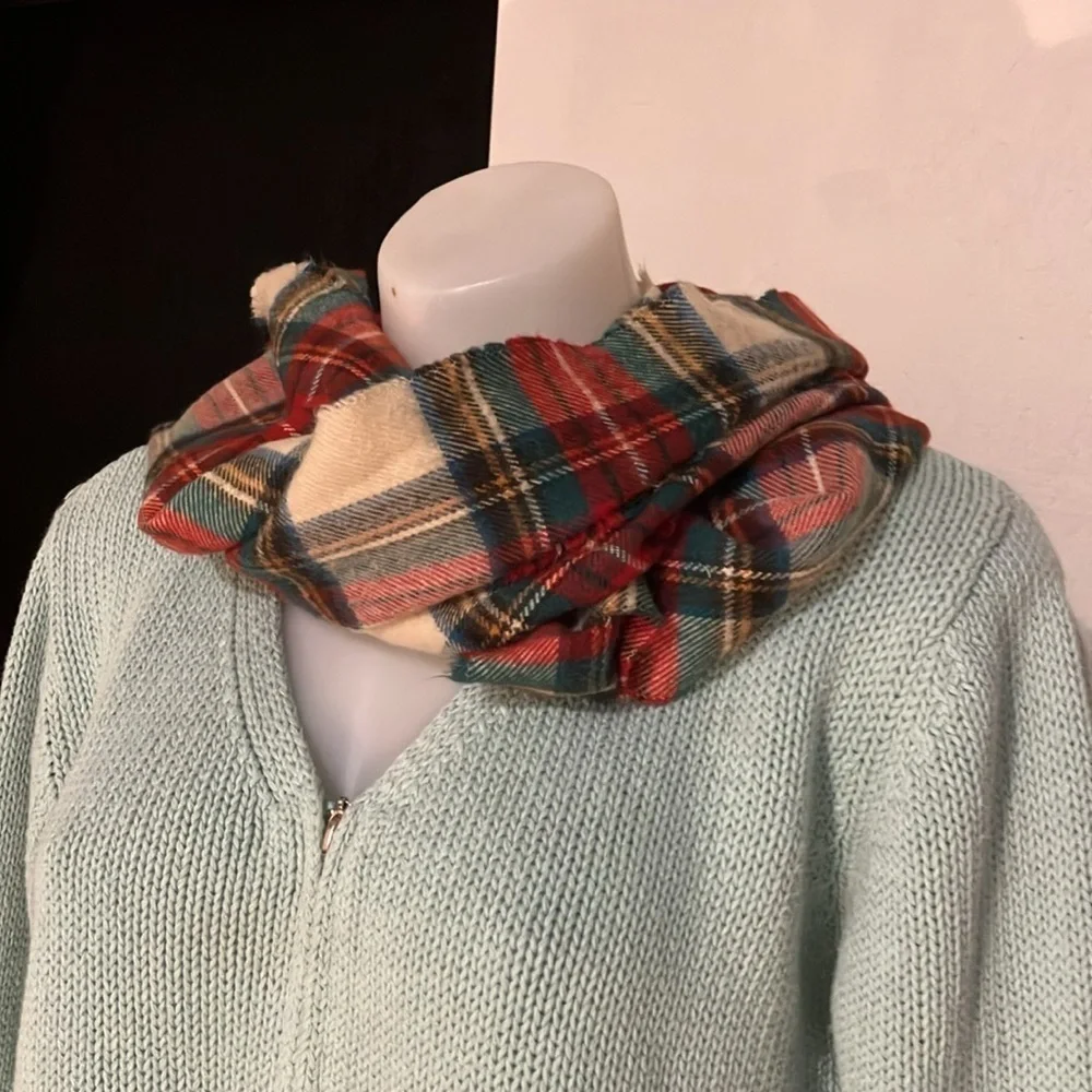 Cashmere plaid handwoven tartan scarf from Scotland  62 x 12 with 3” fringe